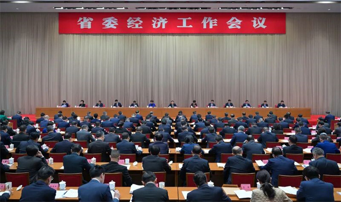 省委经济工作会议在成都举行